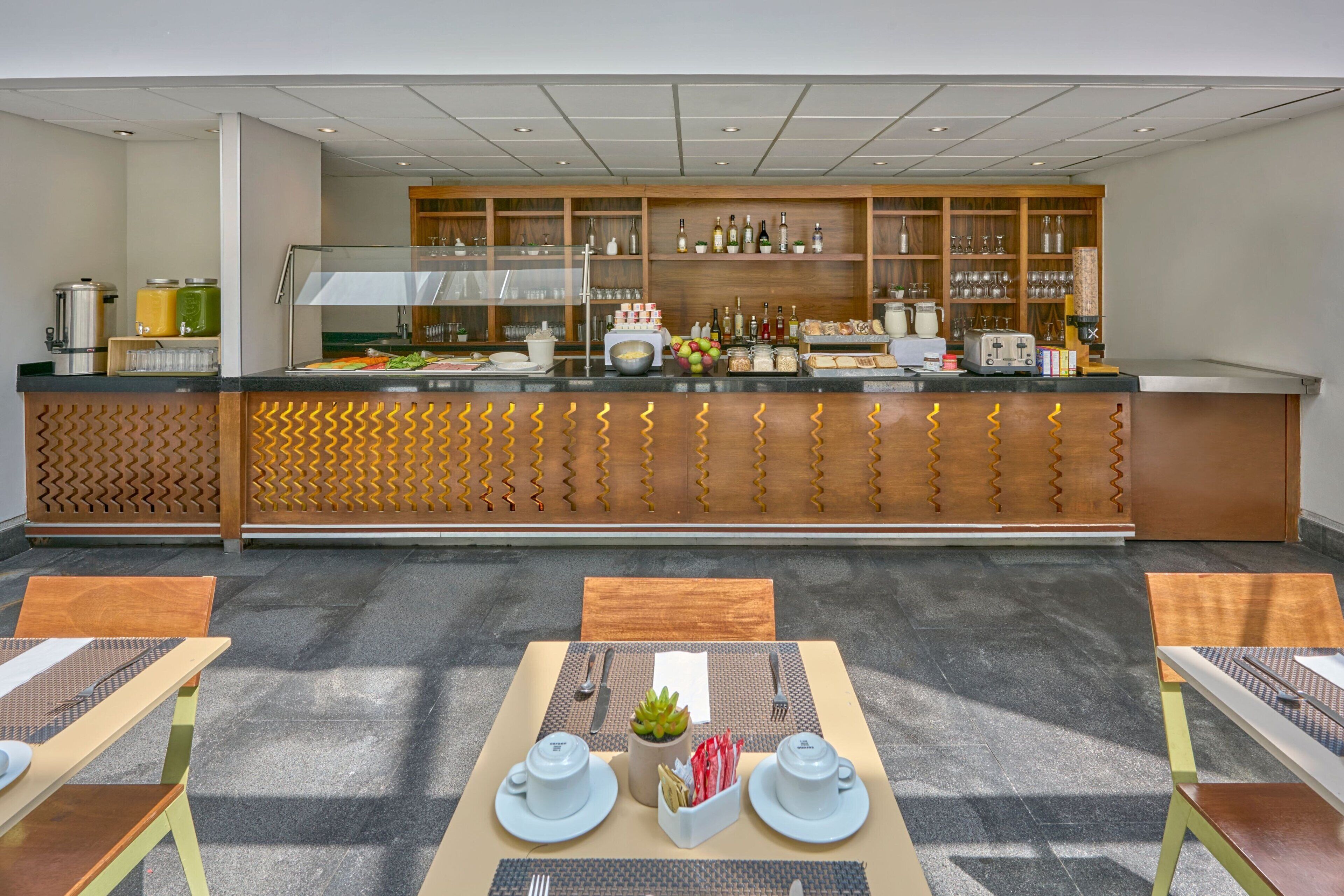 free daily continental breakfast