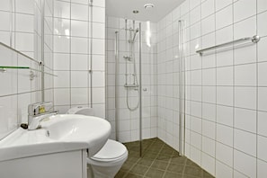 Standard Apartment, 1 Bedroom | Bathroom