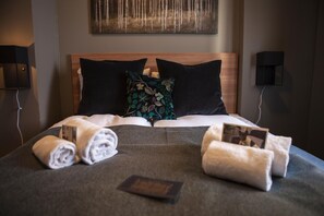 Apartment, 2 Bedrooms | Iron/ironing board, free WiFi, bed sheets - Frogner House - Nationaltheatret  (Oslo)