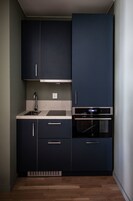 Refrigerador, microondas, placa de cocina, tetera/pava eléctrica