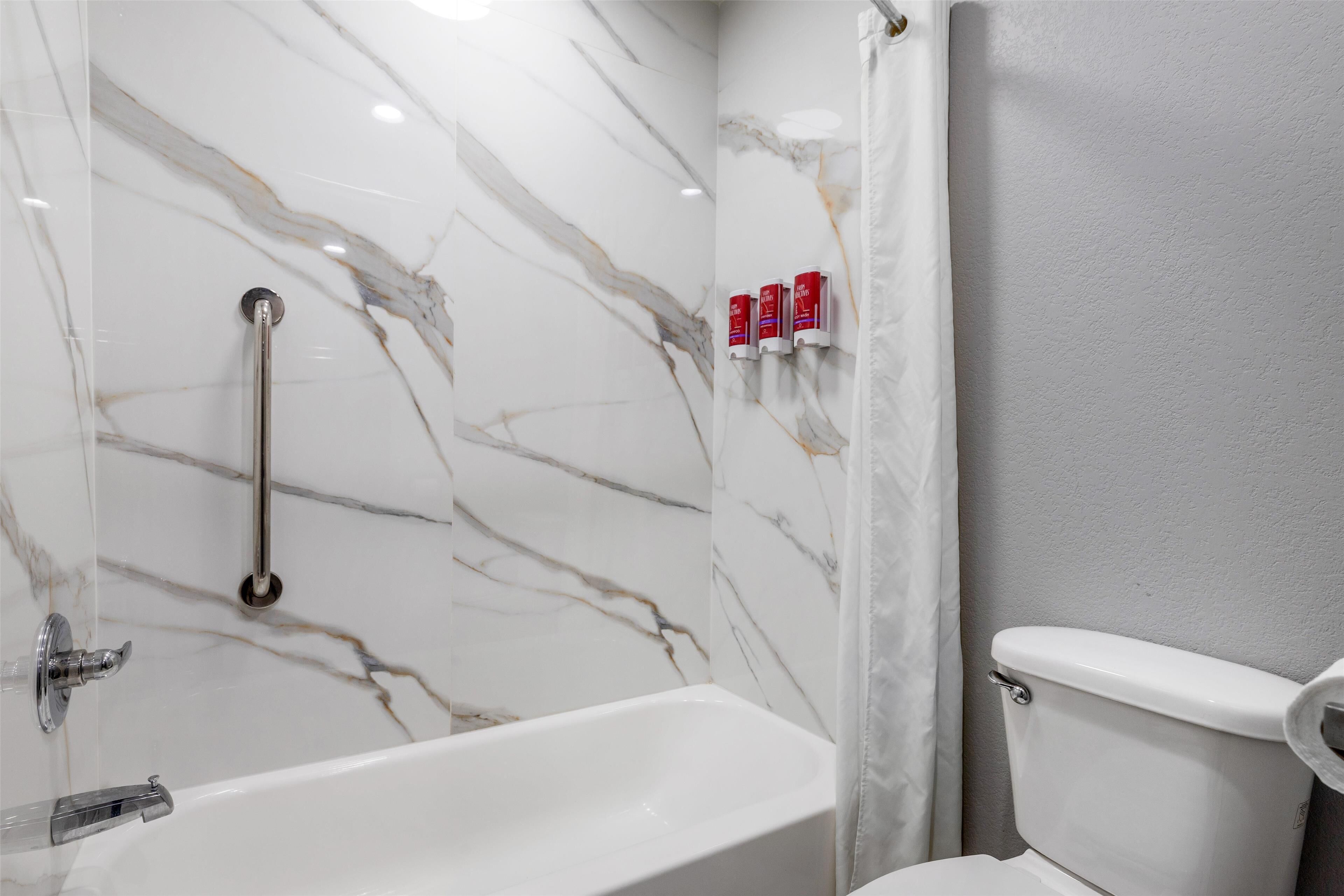 Standard Room, 2 Queen Beds, Non Smoking, Refrigerator & Microwave | Bathroom | Free toiletries, hair dryer, towels