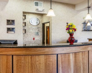 Lobby - Comfort Suites Wenatchee Gateway (Wenatchee)