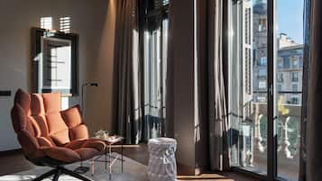 Ropa de cama de alta calidad, cubrecamas y minibar