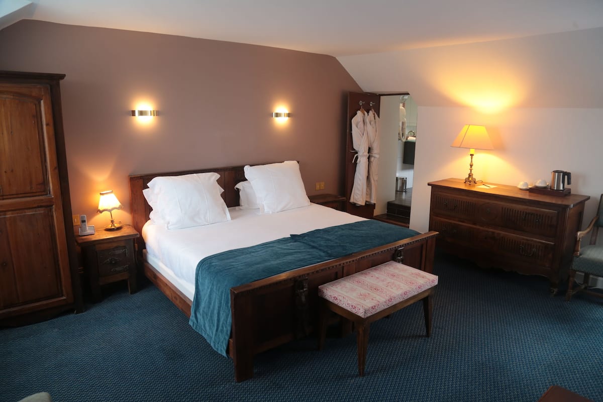 standard double room | premium bedding, minibar, in-room safe, individually decorated