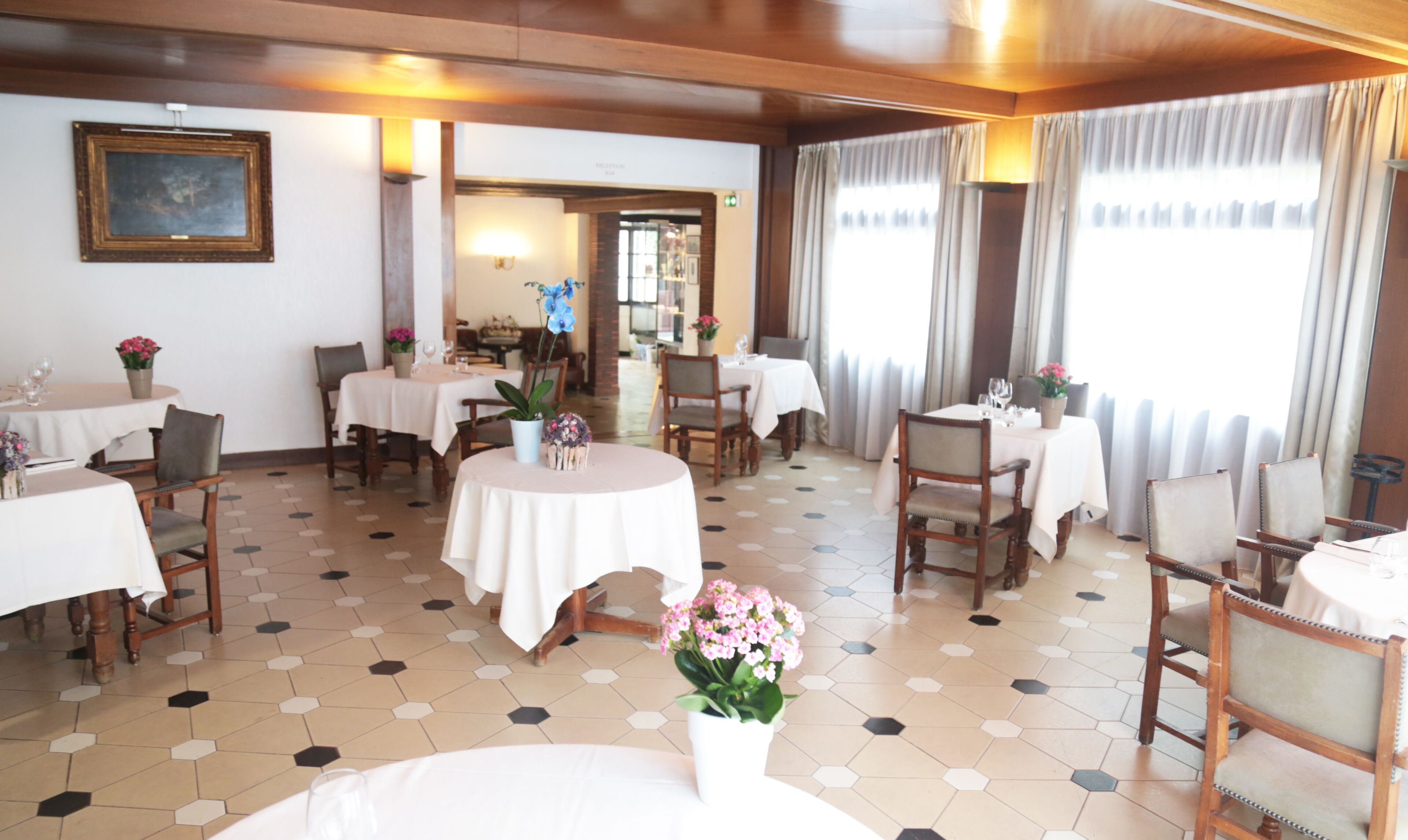 daily continental breakfast (eur 20 per person)