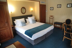 Superior Double Room | Premium bedding, minibar, in-room safe, individually decorated - Hôtellerie du Bas-Bréau (Barbizon)