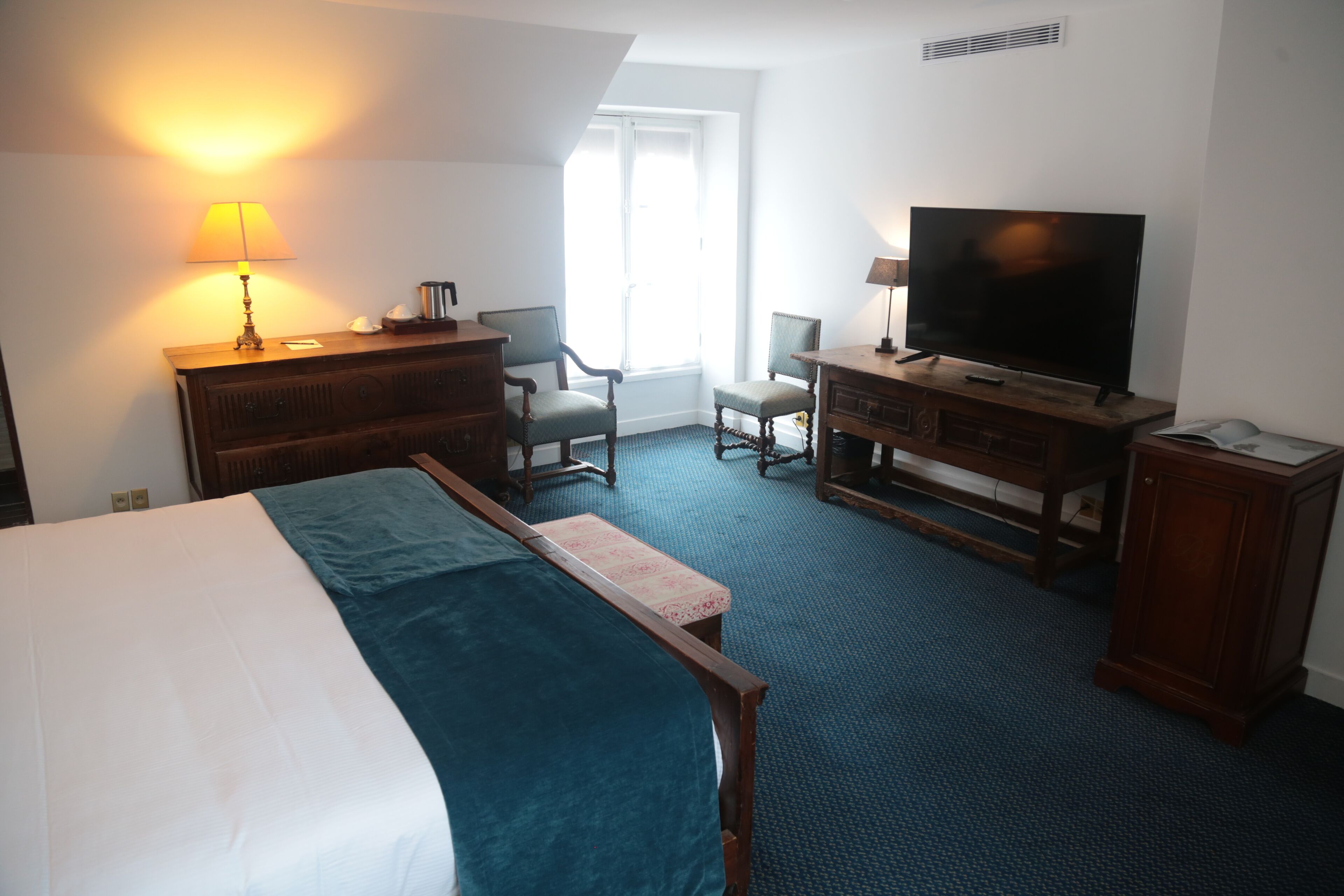 standard double room | premium bedding, minibar, in-room safe, individually decorated