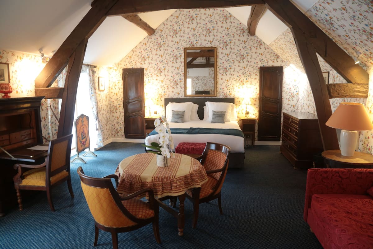 junior suite | premium bedding, minibar, in-room safe, individually decorated