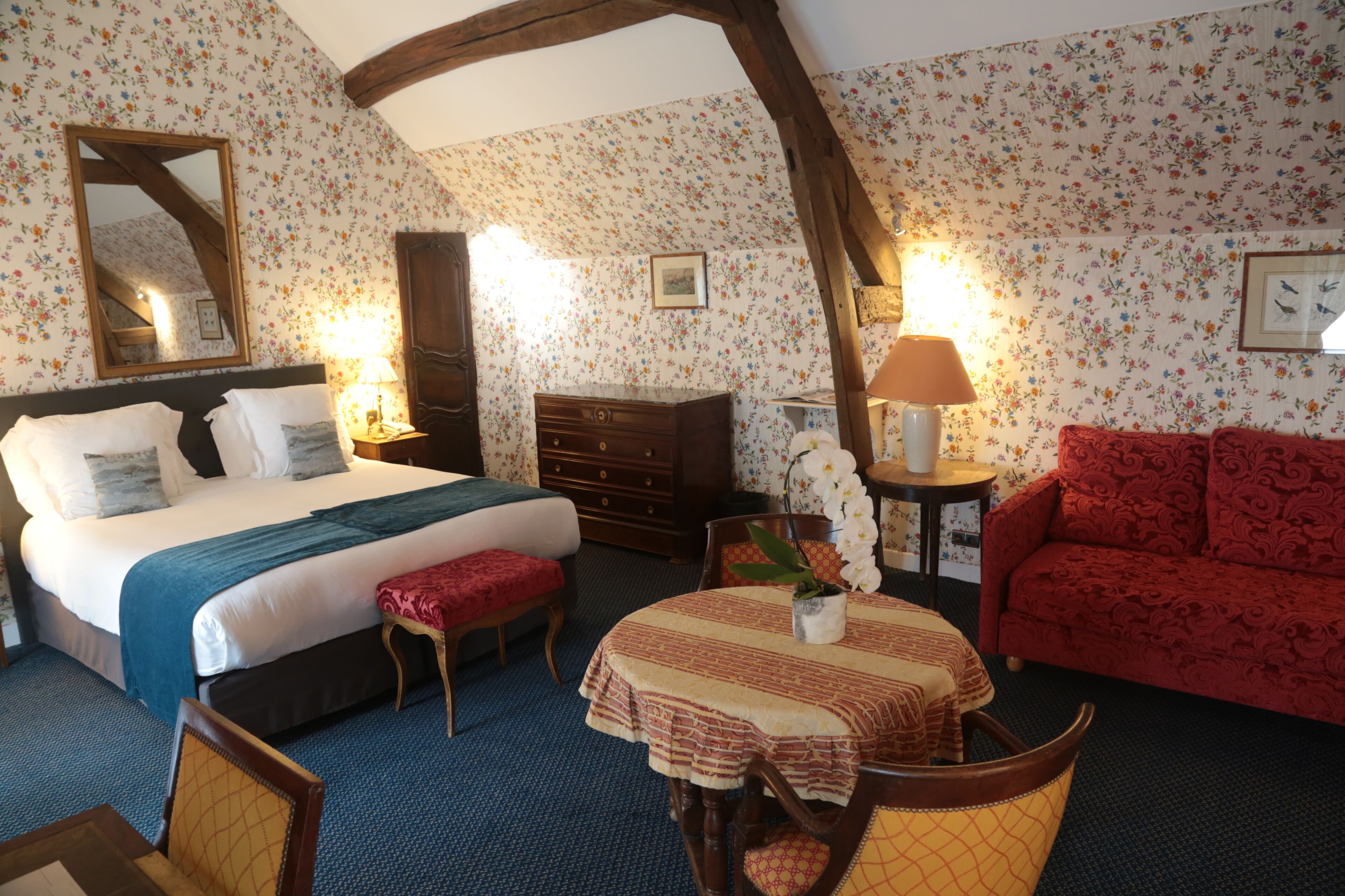junior suite | premium bedding, minibar, in-room safe, individually decorated