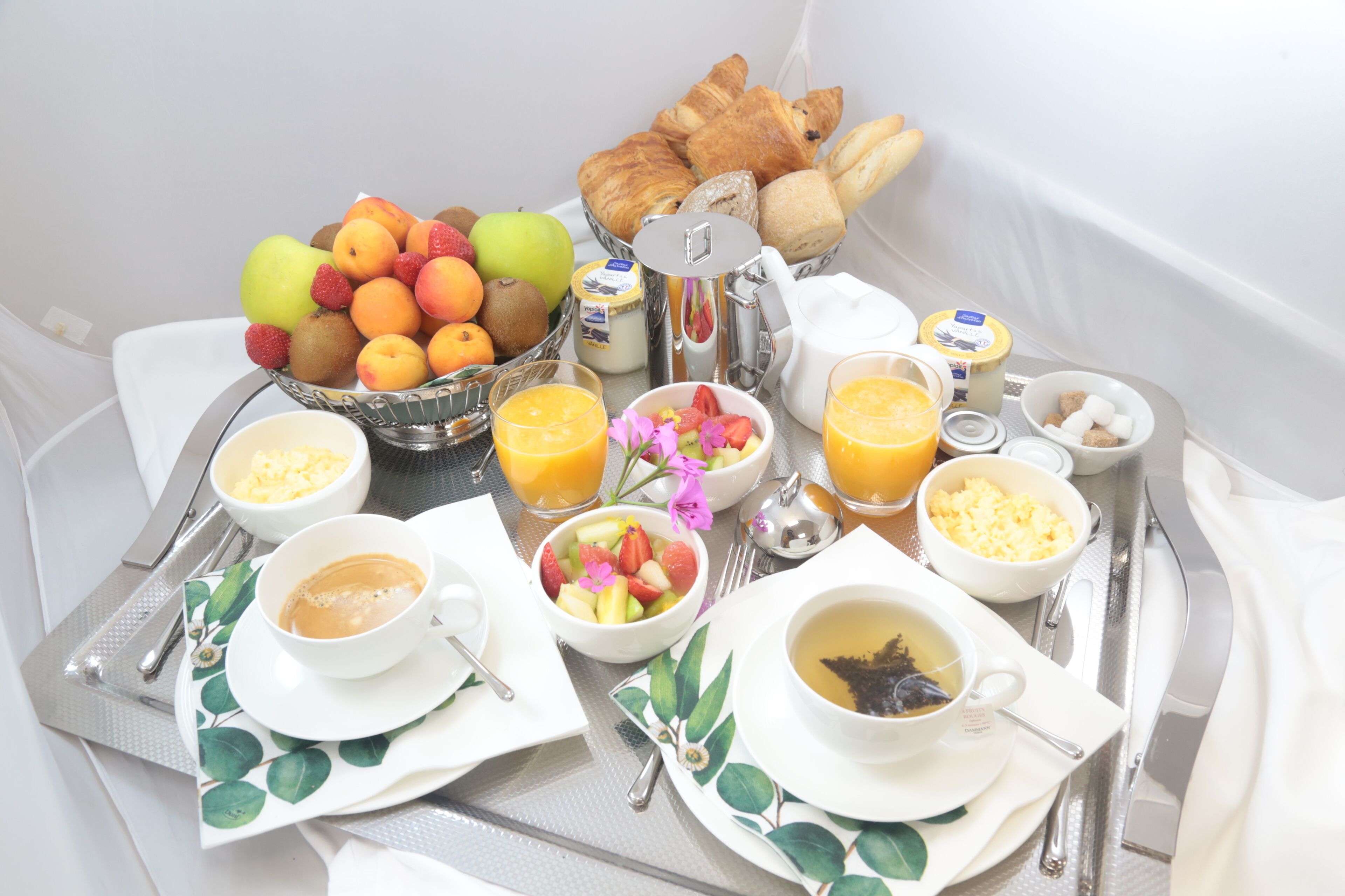 daily continental breakfast (eur 20 per person)
