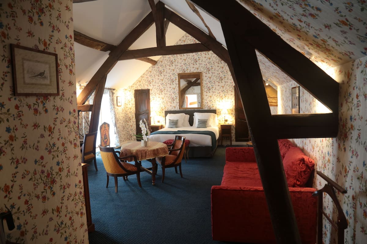 junior suite | premium bedding, minibar, in-room safe, individually decorated