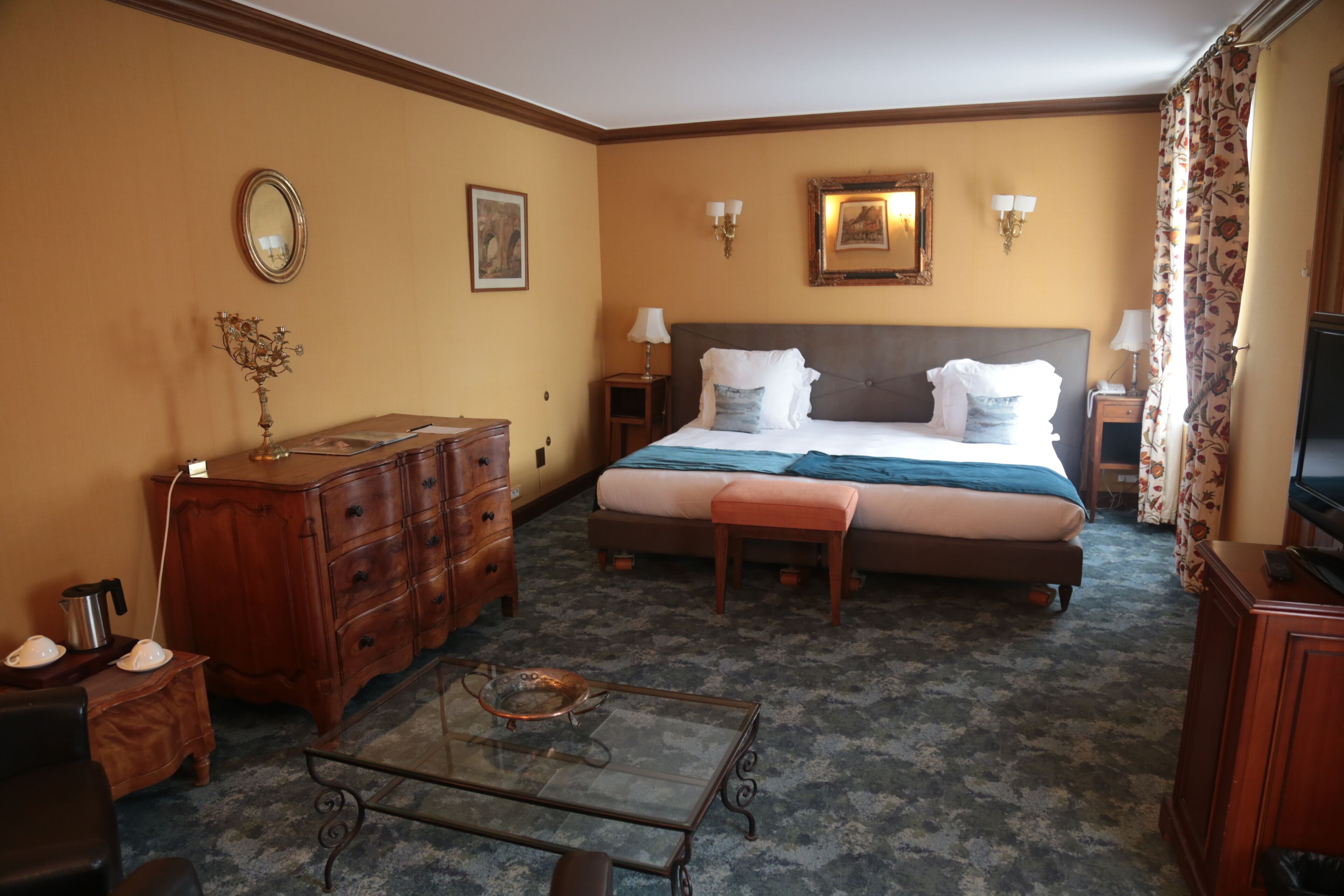 suite | premium bedding, minibar, in-room safe, individually decorated