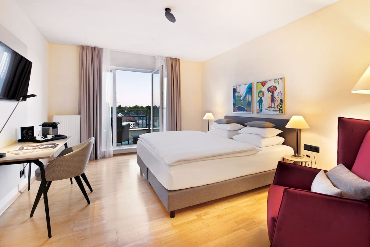 Executive Double Room, Non Smoking, Balcony | Hypo-allergenic bedding, in-room safe, individually furnished, desk