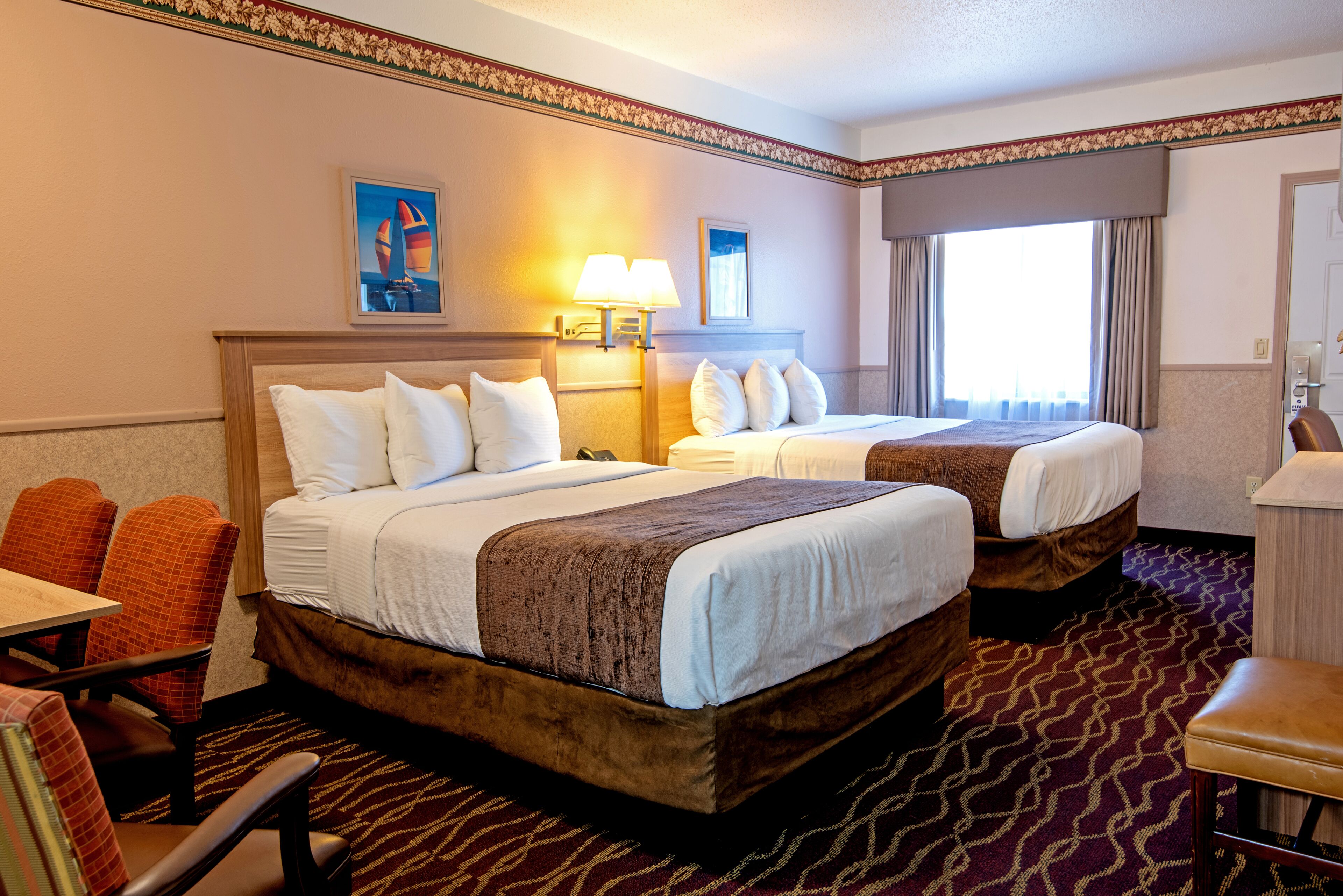 Chambre Deluxe, 2 chambres | Bureau, rideaux d’obscurcissement, fer et planche à repasser