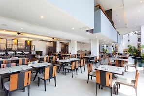 Daily buffet breakfast for a fee