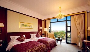 Standard Room, River View | Minibar, in-room safe, desk, iron/ironing board