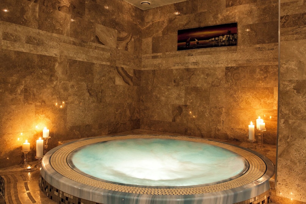 Ararat All Suites Hotel