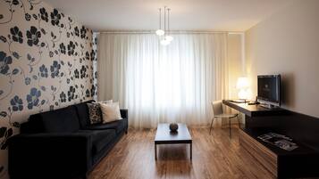 Leilighet – standard, 1 soverom | Oppholdsområde | TV