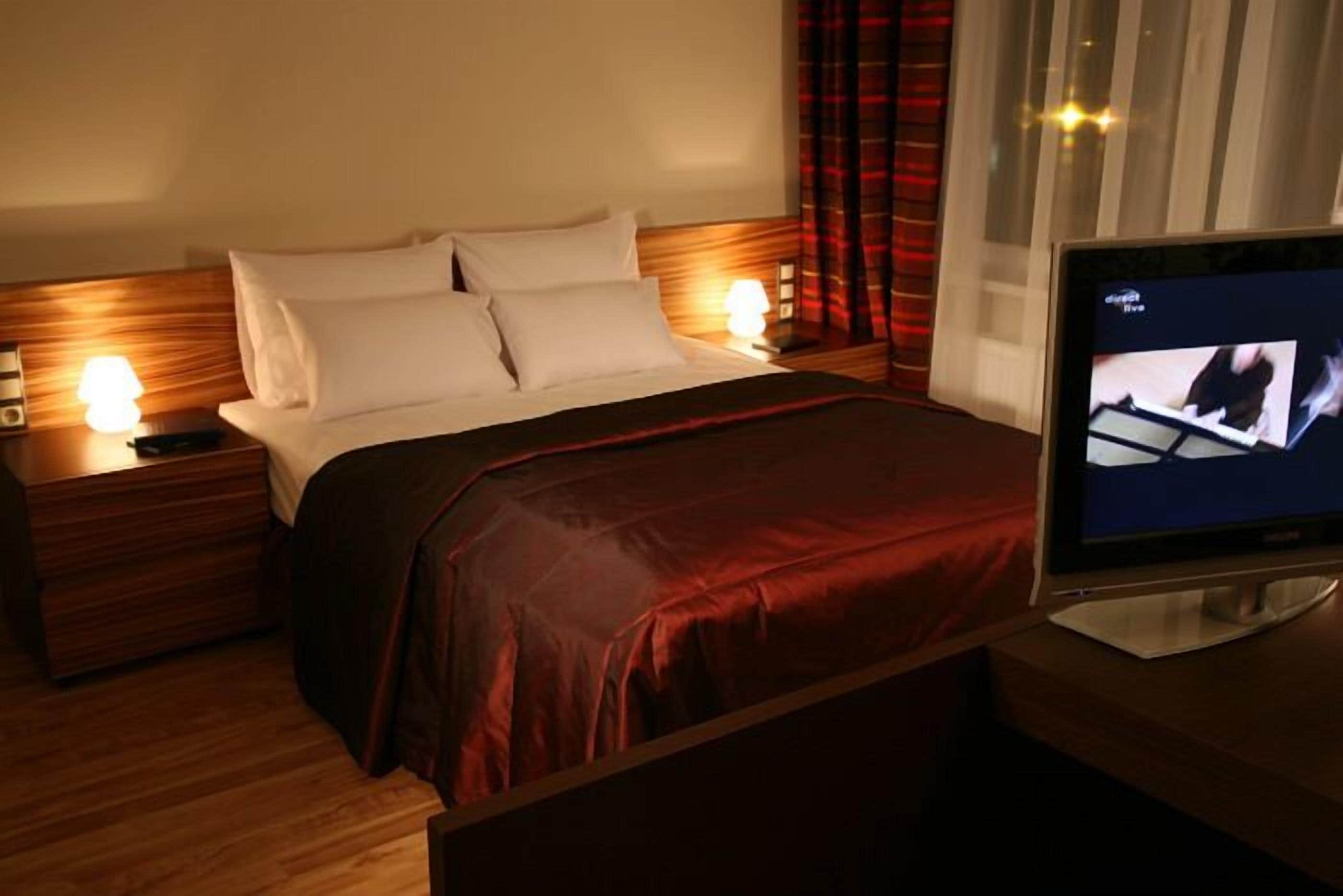 business double room single occupancy | premium bedding, minibar, desk, blackout curtains