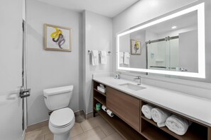 Standard Room, 1 King Bed, Non Smoking | In-room safe, desk, laptop workspace, iron/ironing board