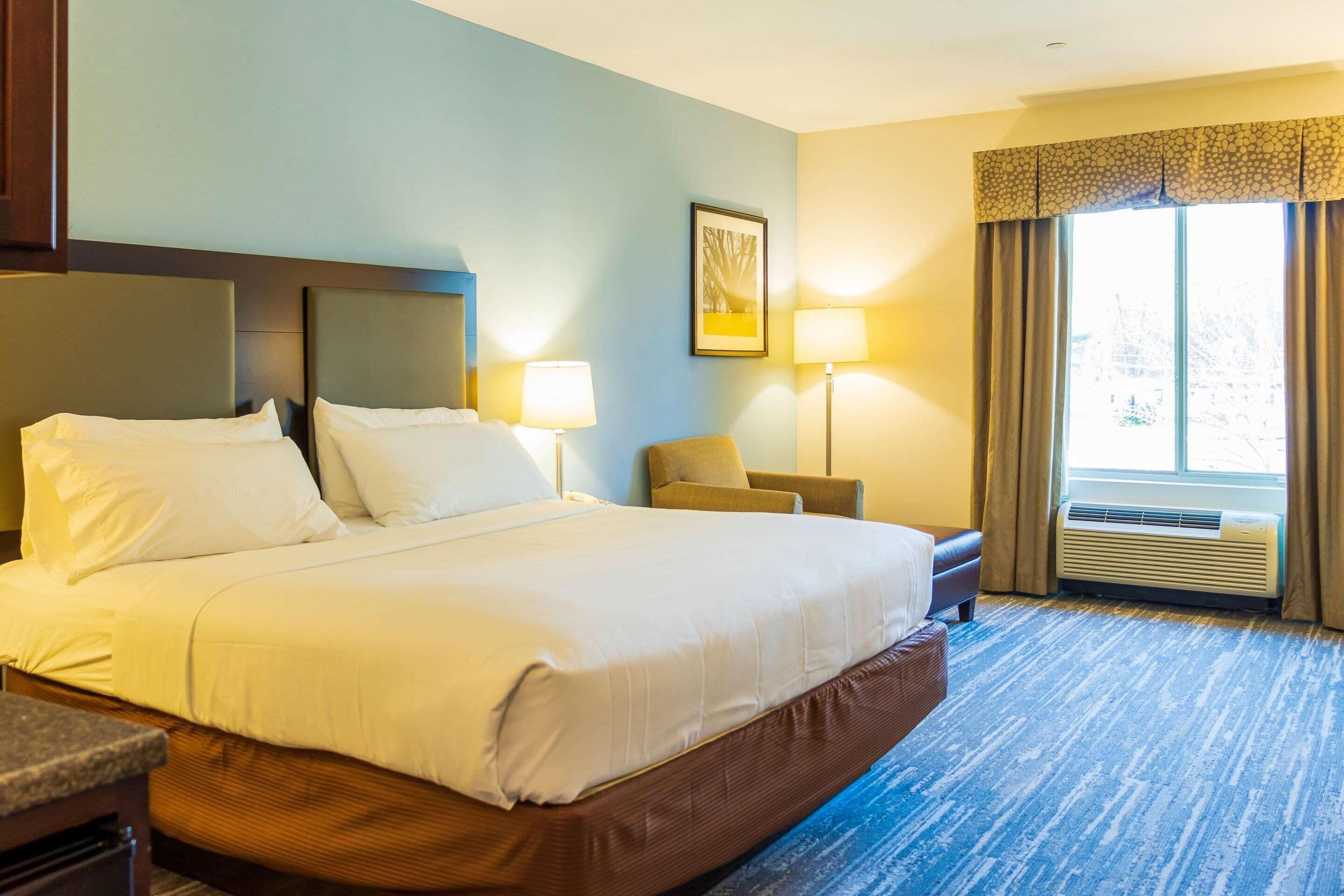 In-room safe, desk, laptop workspace, iron/ironing board