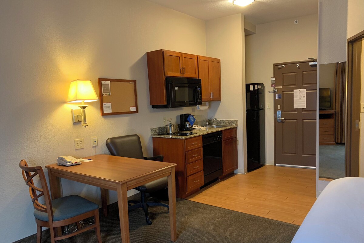In-room safe, desk, soundproofing, iron/ironing board
