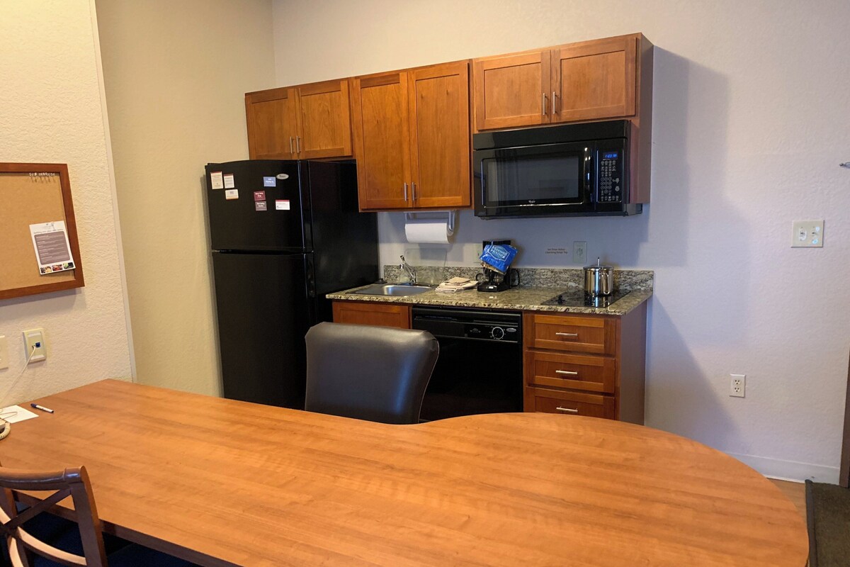 Suite, 1 Bedroom | In-room safe, desk, soundproofing, iron/ironing board