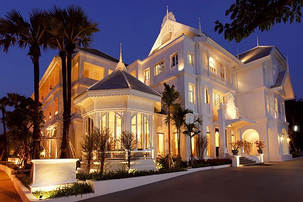 Front of property - evening/night