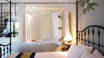 Royal Grande Deluxe Room | Κλινοσκεπάσματα υψηλής ποιότητας, πουπουλένια παπλώματα