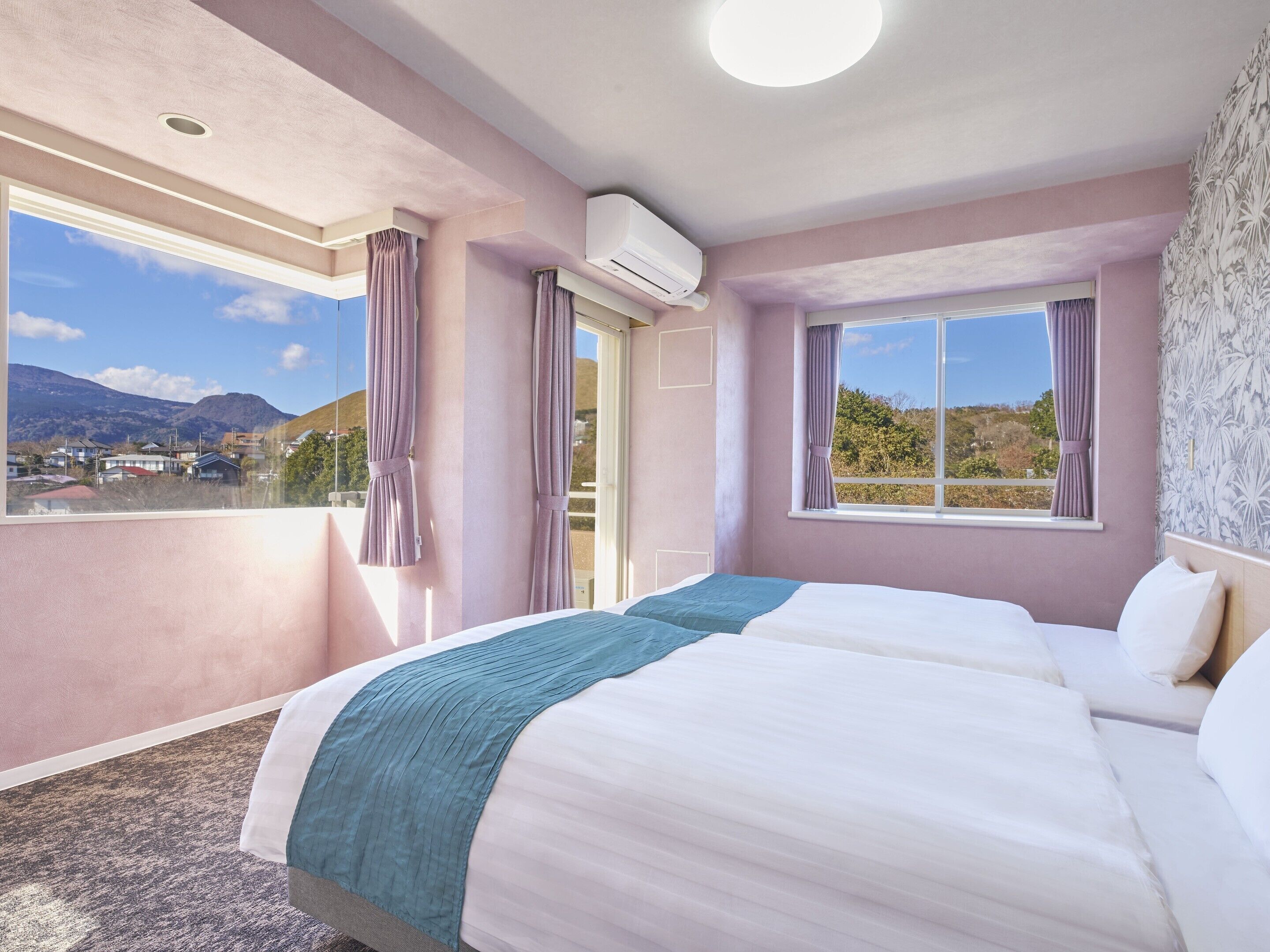 corer vista bath suite with ocean view (3 bedrooms), pets not allowed, non smoking | 1 bedroom, individually decorated, individually furnished, desk