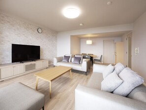 华丽客房, 2 间卧室, 无烟房, 海洋景观 (Suite, Top Floor, Pets Not Allowed) | 1 多间卧室、特色装修、特色家居、办公桌