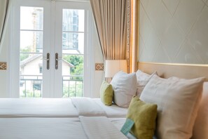Select Comfort beds, in-room safe, desk, blackout curtains -  La Petite Salil Sukhumvit Thonglor 1 (Bangkok)