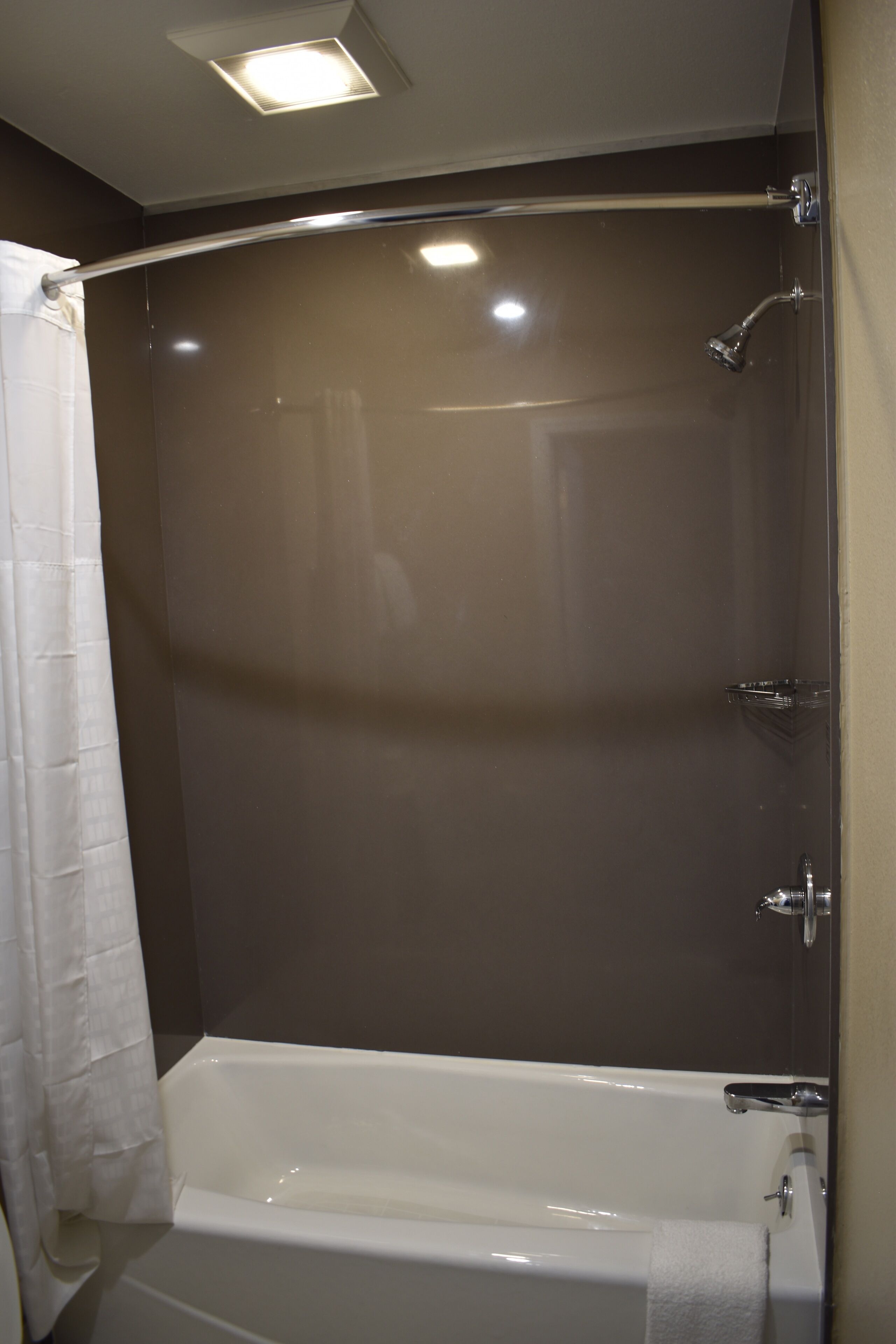 triple room, 2 bedrooms, non smoking | bathroom shower
