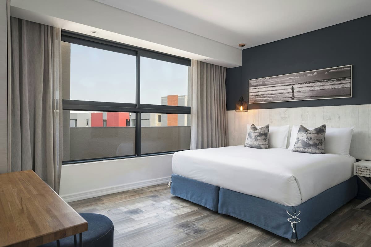 Executive Suite, 1 Bedroom, Balcony | Premium bedding, in-room safe, individually decorated