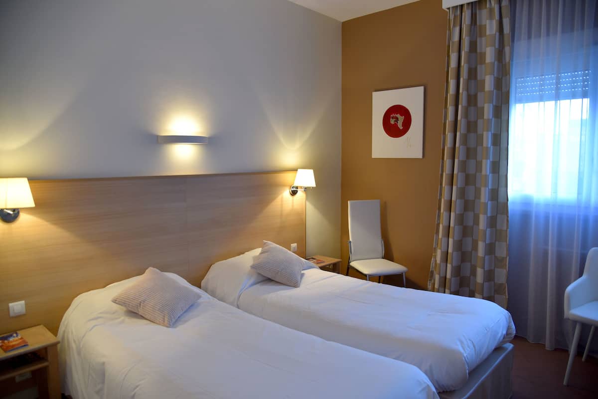 Standaard kamer | Luxe beddengoed, een kluis op de kamer, een bureau, gratis wifi