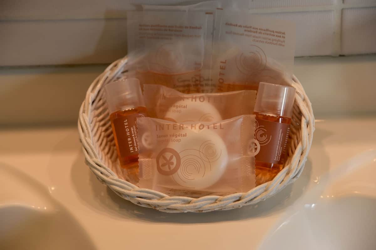 standard room | bathroom amenities | free toiletries, hair dryer, towels