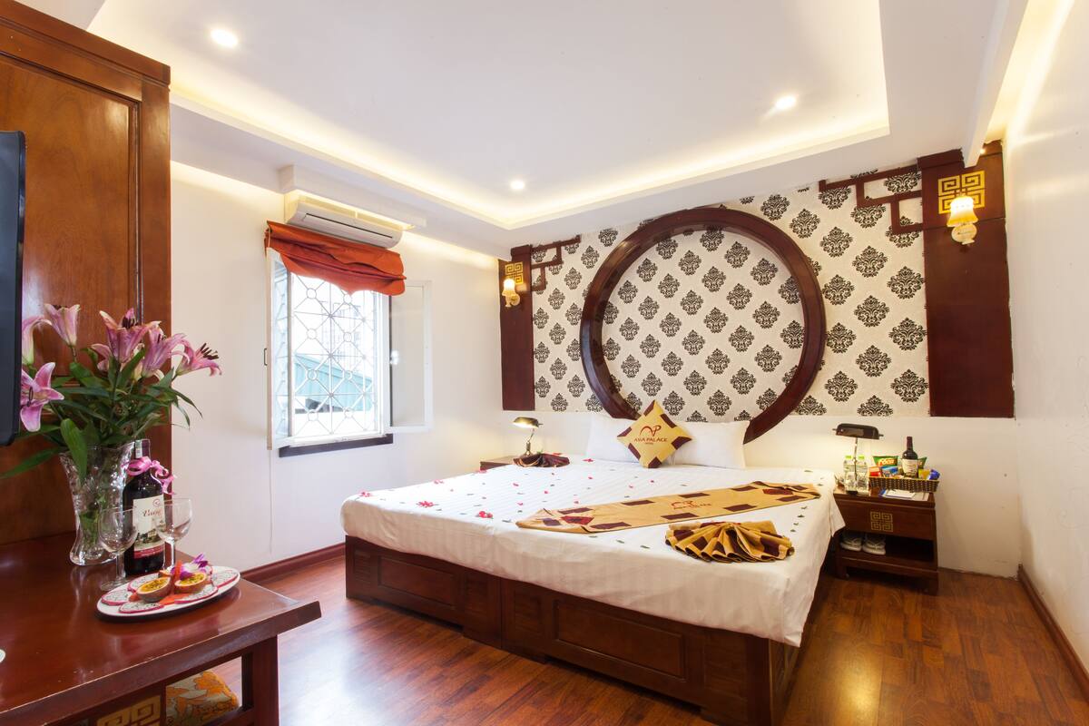 Deluxe Room, 1 Double or 2 Twin Beds | Minibar (some free items), desk, cribs (free), rollaway beds (surcharge)