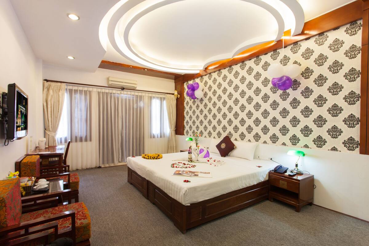 Honeymoon Suite | Minibar (some free items), desk, cribs (free), rollaway beds (surcharge)