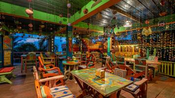 Breakfast, lunch and dinner served