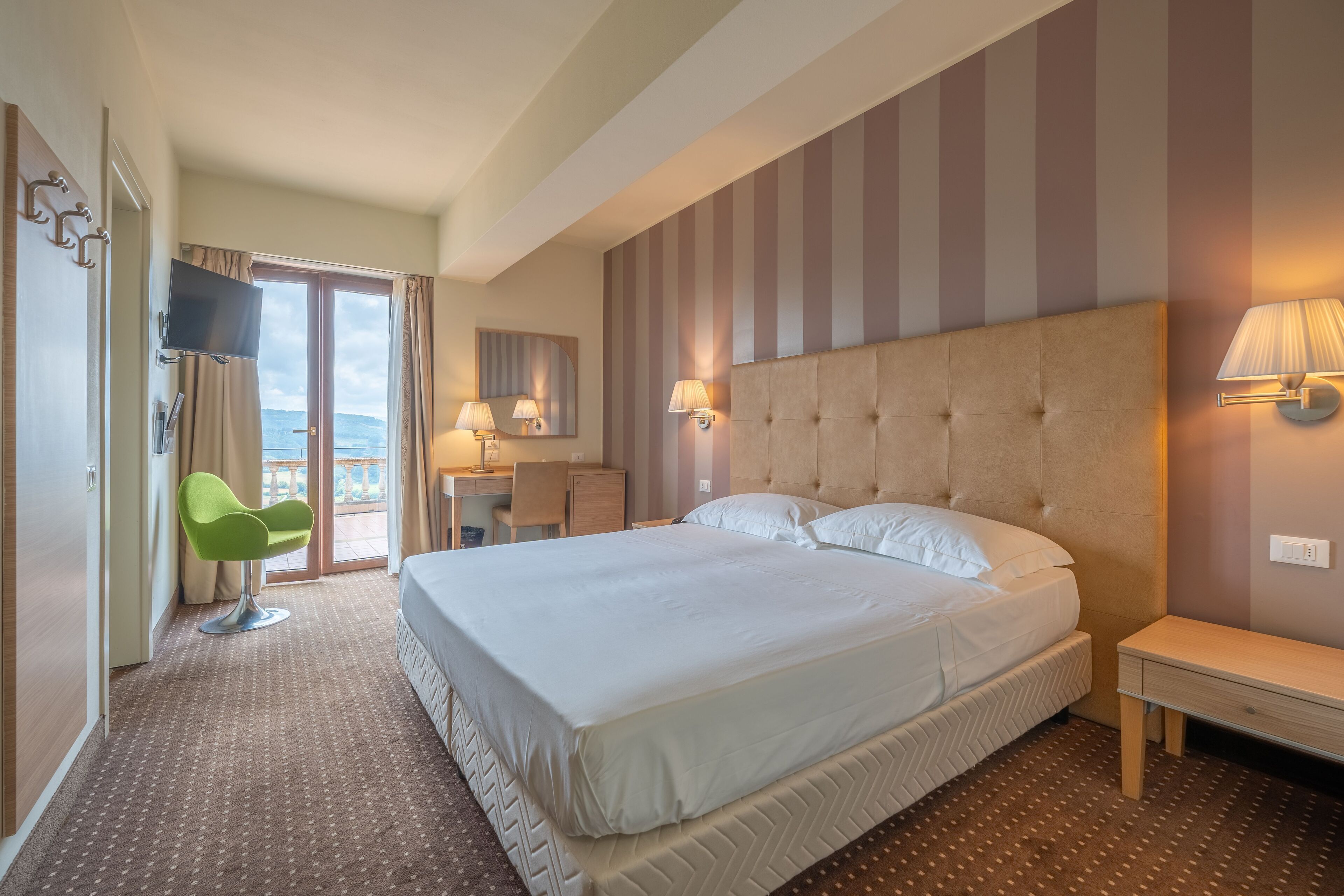 スーペリア ルーム ヒルビュー | ミニバー、セーフティボックス (室内)、デスク、ノートパソコン用作業スペース