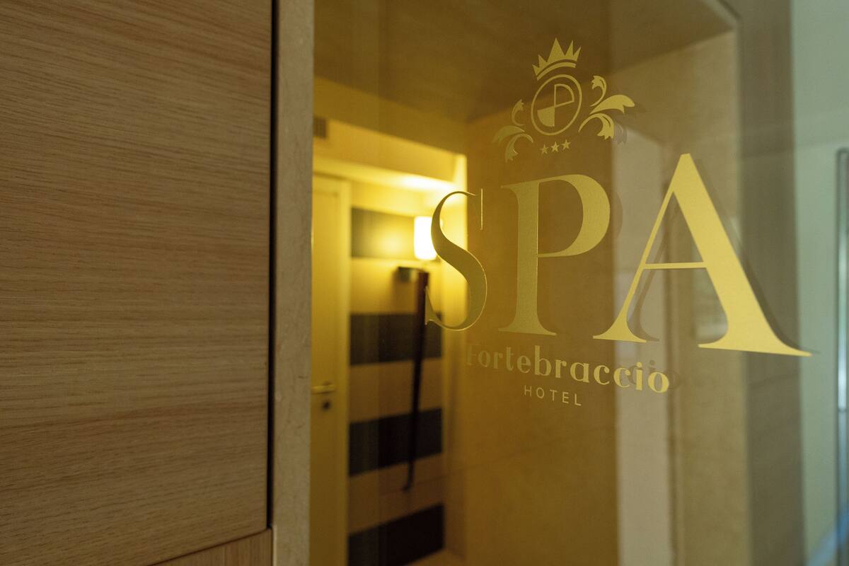 turkish bath/hammam, body treatments, facials, massage/treatment rooms