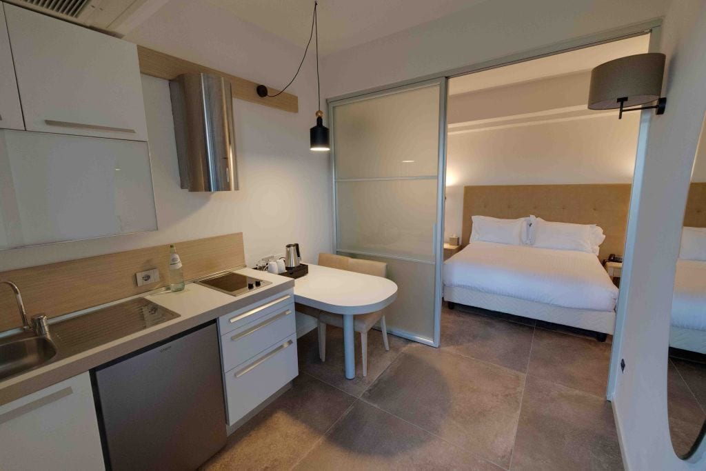 Superior Suite | Minibar, in-room safe, desk, laptop workspace