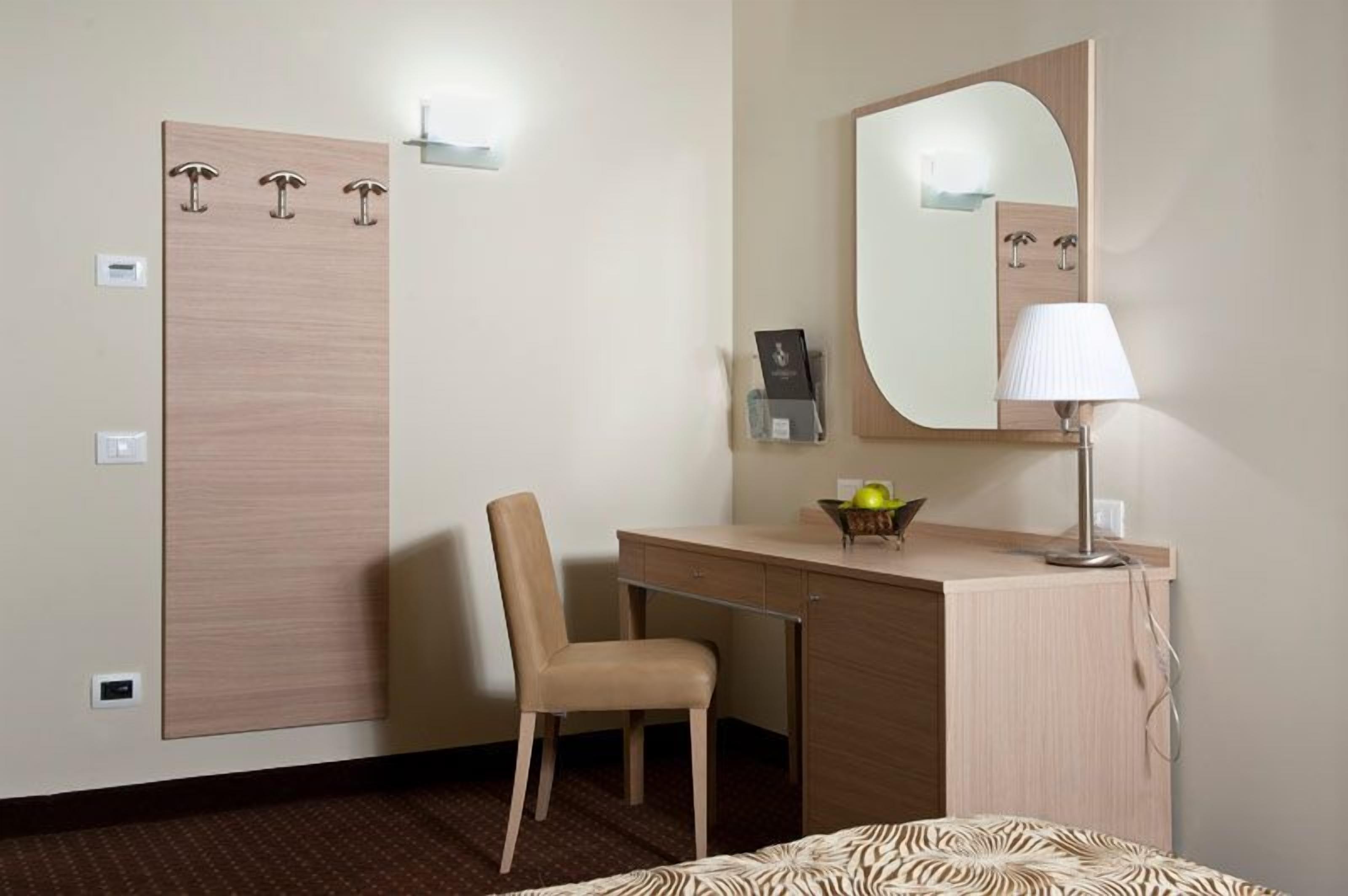 single room | room amenity