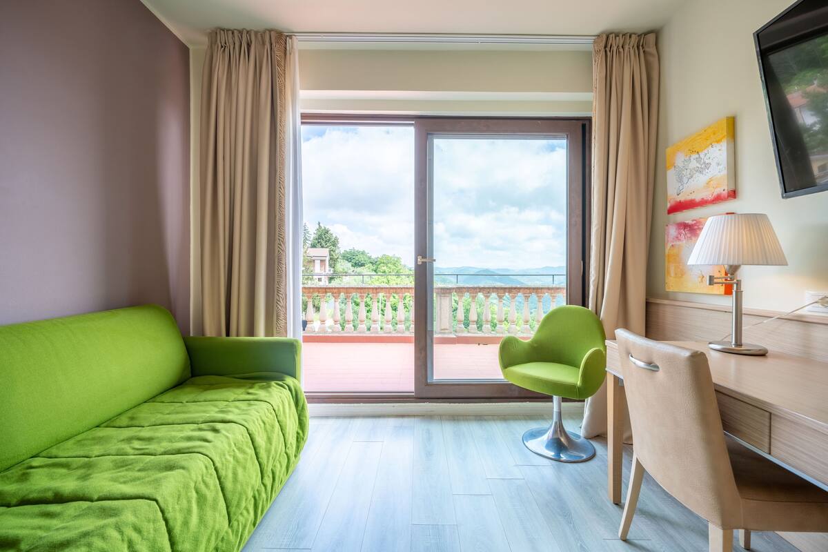 junior suite | 1 bedroom, minibar, in-room safe, desk