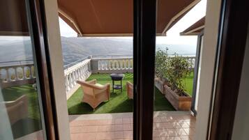 Chambre Supérieure, vue colline