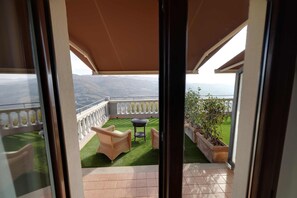 Superior Room, Hill View