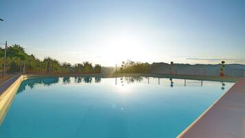 Außenpool, Liegestühle