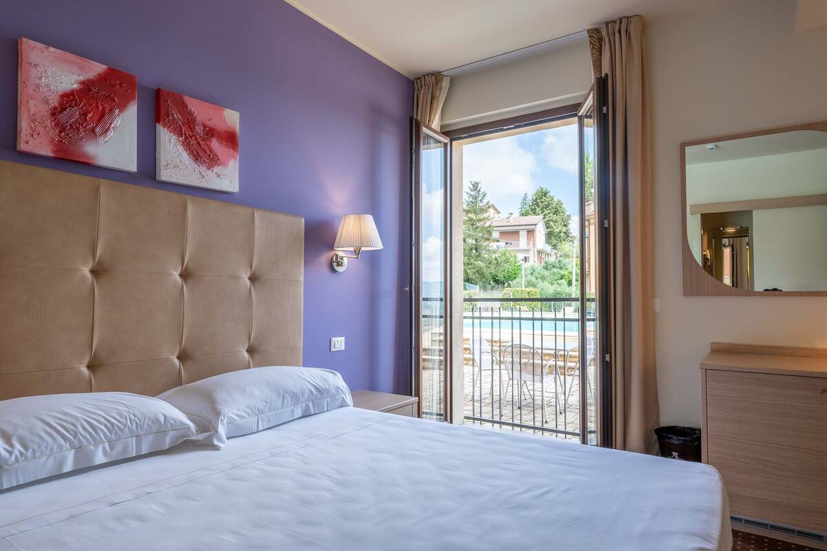 comfort room | 1 bedroom, minibar, in-room safe, desk