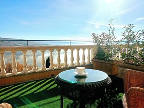 Superior Room, Hill View