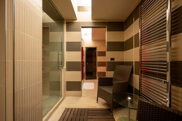 Couples treatment rooms, Turkish bath, body treatments, aromatherapy